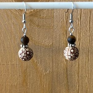 22095 Tiger Eye & Acrylic Earrings